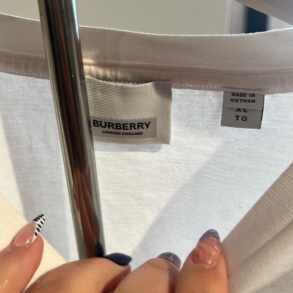 Authentic burberry tee - Picture 3 of 3